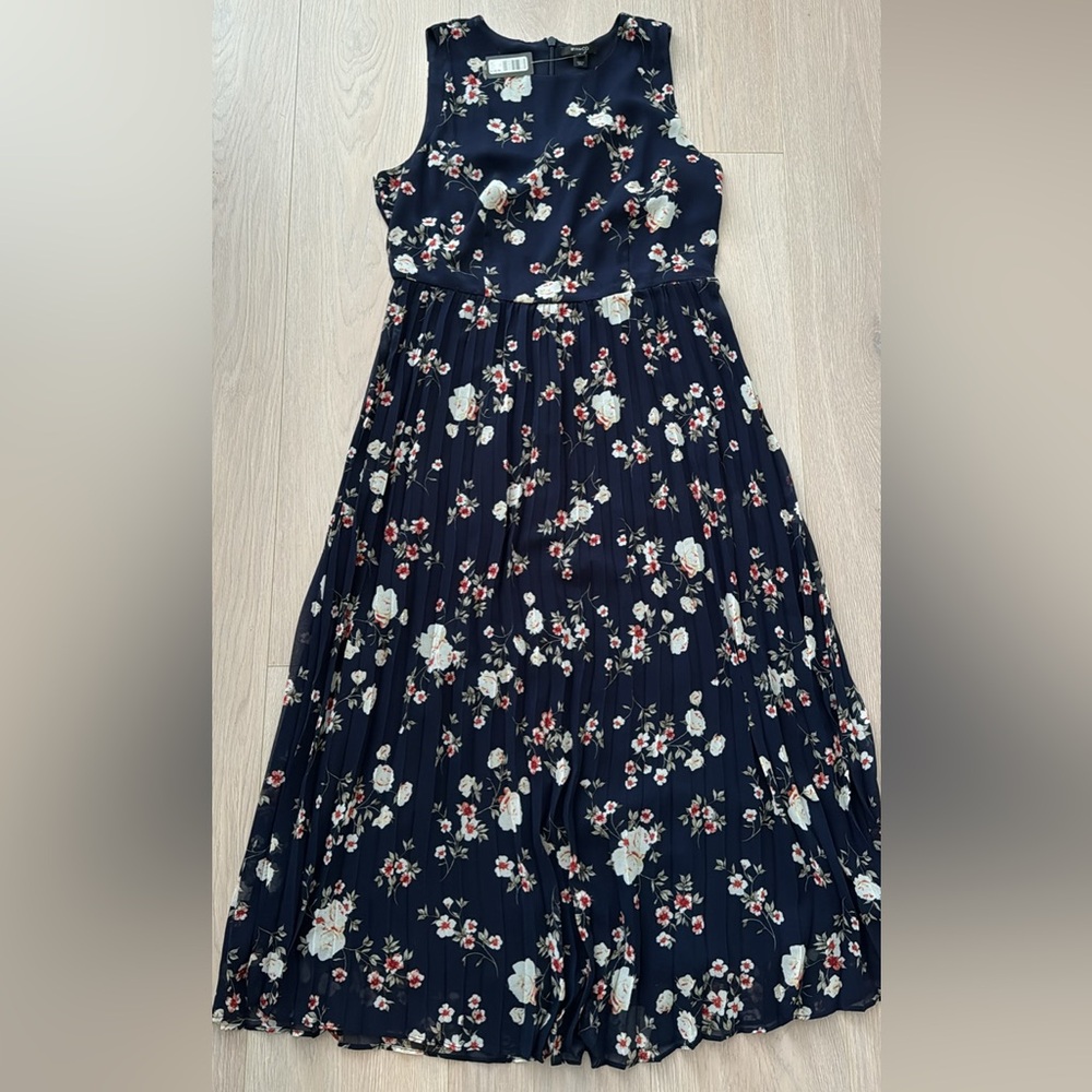 BNWT RW&Co Pleated midi dress- sz 6